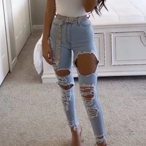 Vibrant MIU Distressed skinny jeans!